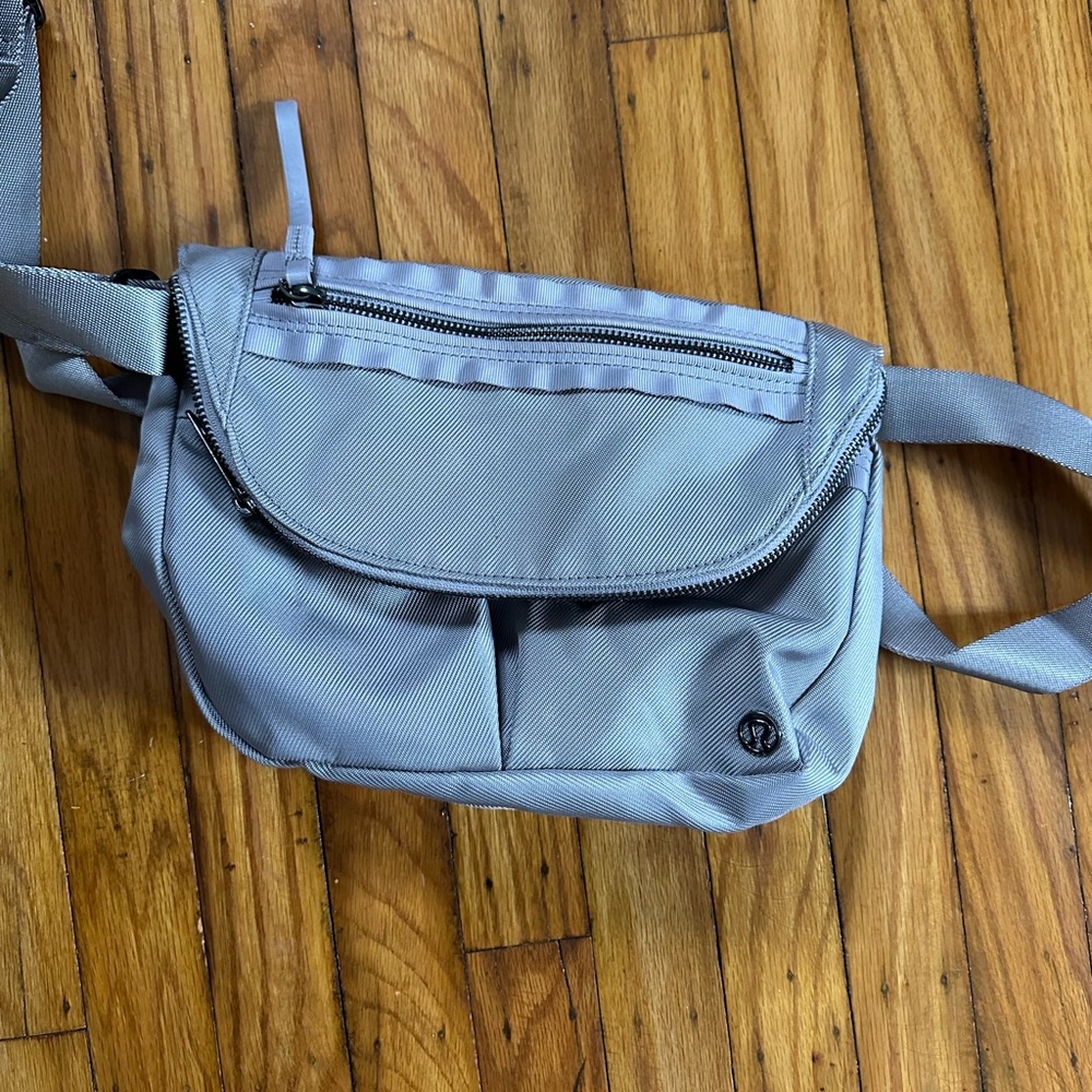 EUC lululemon festival bag in grey